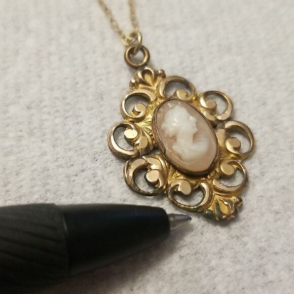 Vintage cameo pendent with 12k gold chain - Picture 5 of 13